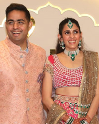 Akash Ambani, ShlokaMehta, Mukesh Ambani, Isha Piramal Ambani and Anand Piramal