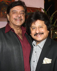 Shatrughan Sinha and Pankaj Udhas