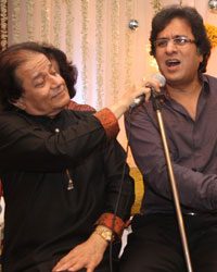 Anup Jalota and Talat Aziz