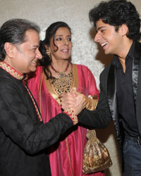 Anup Jalota with  Medha Jalota and Son Aryaman Jalota