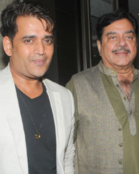 RAvi Kishan, Shatrughan Sinha and Anup Jalota