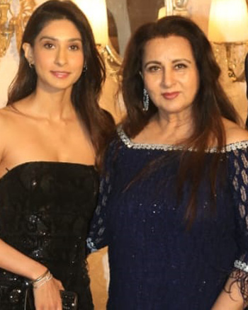 Paloma Dhillon, Poonam Dhillon and Anmol Dhillon