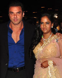 Arbaaz Khan, Sohail Khan Arpita Khan, Aaysh Sharma and Salman Khan