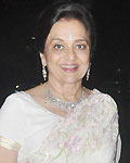 Asha Parekh`s birthday party<br <br <b Courtsey: Yogen Shah</b 