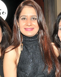 Natasha Wadhawan with Munisha and her mother