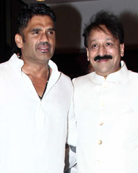 Zeeshan Siddiqui, Suneil Shetty and Baba Siddiqui