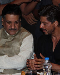 Maharashtra Chief Minister Prithviraj Chavan and Shah Rukh Khan