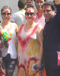 Govinda along with his wife Sunita Ahuja, daughter Tina Ahuja and son Yashvardan Ahuja