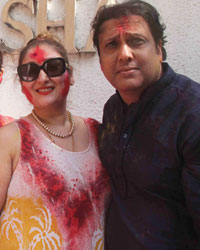 Esha Deol with her husband Bharat Takhtani, Govinda along with his wife Sunita Ahuja, daughter Tina Ahuja and son Yashvardan Ahuja