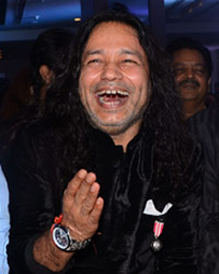 Maharashtra CM Devendra Fadnavis, Kailash Kher, PS Chhatwal and Amruta Fadnavis