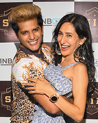 Karanveer Bohra with wife Teejay Sidhu