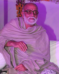 Murari Bapu at Devhooti and Vikas Purohit's Wedding Reception