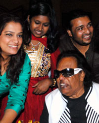 Ekta, Sanchiti,  Ravindra Jain, Shabab Sabri and Sunil pal