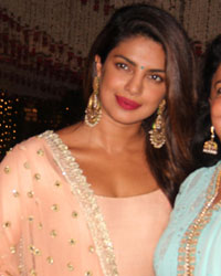 Priyanka Chopra with her mother Madhu Chopra