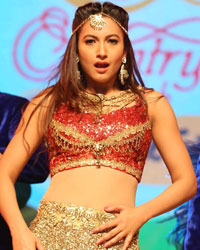 Gauhar Khan perfoms at Country Club Mumbai'ss New Year Celebration PArty