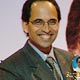 Harsha Bhogle receiving the award from Vilasrao Deshmukh