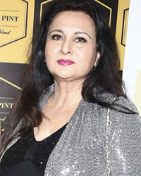 Rashmi Pai, Tejaswani Kolhapure with Poonam Dhillon