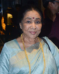 Asha Bhosle and Poonam Dhillon