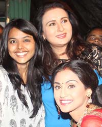 Poonam Dhillon birthday celebrations on the sets of 'Nayi Pehchaan'