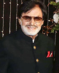 Zarine Khan, Sanjay Khan, Farah Khan Ali and DJ Aqeel