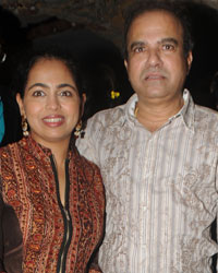 Suresh Wadkar with wife