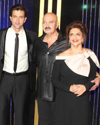 Rakesh Roshan with his daughter Sunaina Roshan, son Hrithik Roshan, wife Pinky Roshan