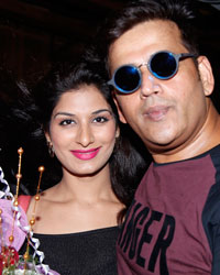 Ravi Kishan and Poonam Dube