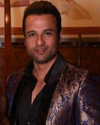 Rohit Roy with his wife Manasi Joshi Roy