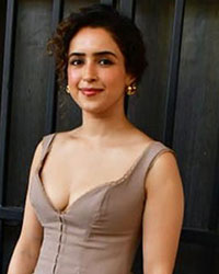 Actress Sanya Malhotra on Sunday celebrated  ..  Read more at: http://timesofindia.indiatimes.com/articleshow/107987313.cms?utm_source=contentofinterest