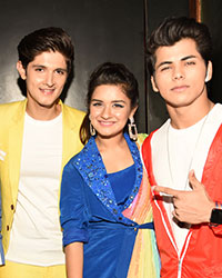 Ramji Gulatim, with Rohan Mehraa, Avaneet Kaur and Siddharth Nigam