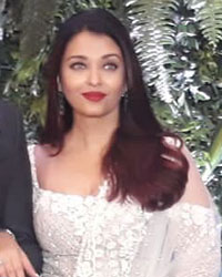 Abhishek Bachchan, Aishwarya Rai, Shweta and Amitabh Bachchan