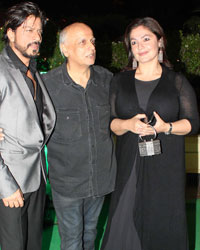 Shah Rukh Khan, Mahesh Bhatt and Pooja Bhatt at Vishesh Bhatt Wedding Reception