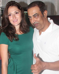 Dina Umarova and Vindu Dara Singh