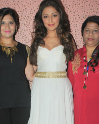 Manali Jagtap  with Aarti Chhabria and Tejaswini Jagtap