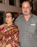 Raju Kher with his mother Dulari