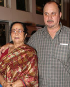 Raju Kher with his mother Dulari