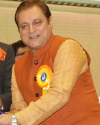 Manoj Joshi gets the Best Supporting Actor award for Marathi film Dashkriya