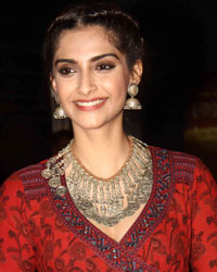 Sonam Kapoor at Aisa Yeh Jahaan Premiere