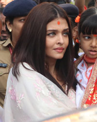 Aishwarya and Abhishek Visit Siddhivinayak Temple