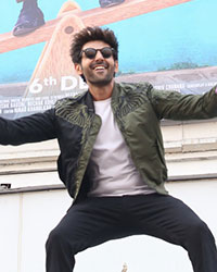 Kartik Aaryan at Akhiyon Se Goli Mare Song Launch