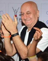 Anupam Celebrates Fourth Death Anniversary of His Father