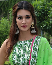 Kriti Sanon at Arjun Patiala Photo Shoot