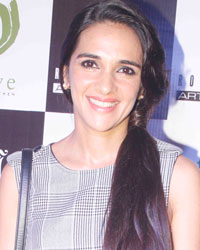 Tara Sharma at Art Show by Underprivileged Children