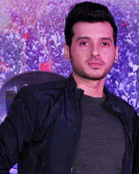 Divyendu Sharma and Isha Koppikar Divyendu Sharma and Isha Koppikar