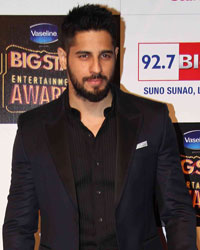 Sidharth Malhotra at Big Star Entertainment Awards 2014