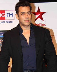 Salman Khan at Big Star Entertainment Awards 2014