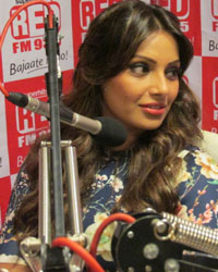 Bipasha Basu at Bipasha and Karan Promote Alone