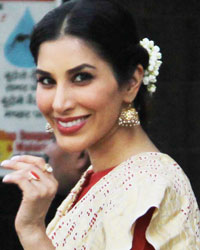 Sophie Choudry at Bollywood Bids Adieu to Lord Ganesha