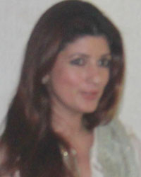 Twinkle Khanna at Bollywood Bids Adieu to Lord Ganesha