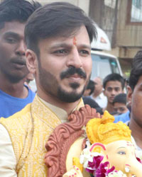 Vivek Oberoi at Bollywood Bids Adieu to Lord Ganesha